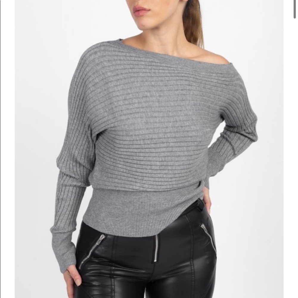 Off shoulder gray shoulder ribbed sweater